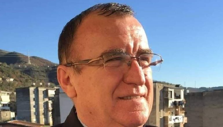 E TRISHTË/ Prej ditësh i infektuar, humb betejën me COVID drejtori i Zyrës Arsimore në Gramsh
