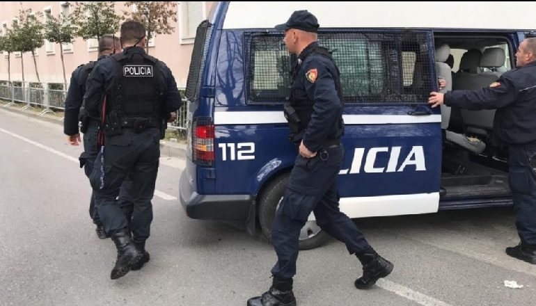 VODHI BANKËN KU PUNONTE/ Arrestohet drejtori në Tiranë (EMRI)