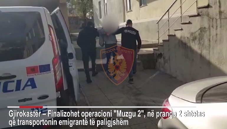 PO TRANSPORTININ 5 EMIGRANTË TË PALIGJSHËM/ Arrestohen në Gjirokastër dy të rinj
