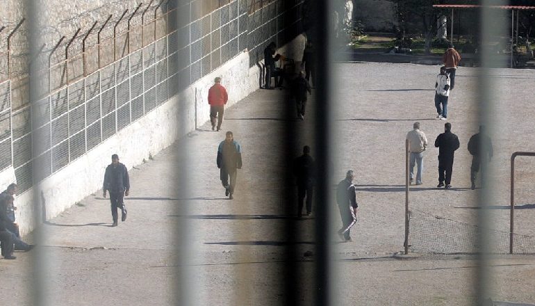 COVID-19 “FUTET” NË BURGUN E PEQINIT/ Infektohen 4 punonjës, vetëkarantinohen në shtëpi…