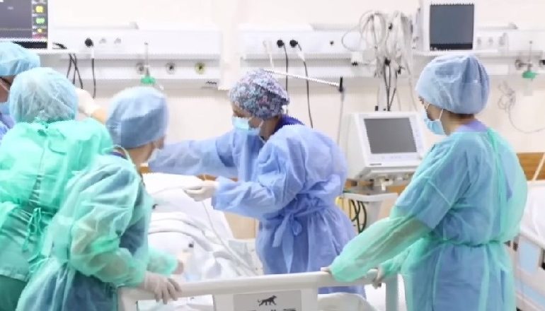 RRITJA E INFEKTIMEVE NGA COVID/ Tashmë edhe mjekët e Forcave të Armatosura në shërbim të njerëzve
