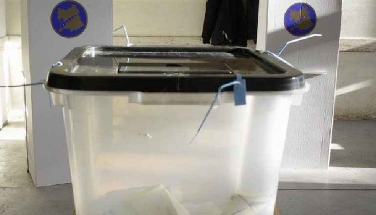 VOTIME NË MASA ANTI-COVID/ Podujeva dhe Mitrovica e Veriut zgjedhin sot kryekomunarët e rinj të Komunave