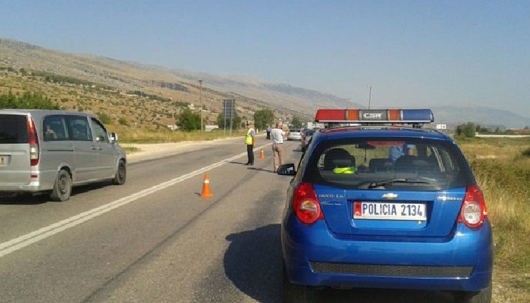 AKSIDENT NË MALIQ/ Shoferi del nga rruga dhe përfundon në parcelë