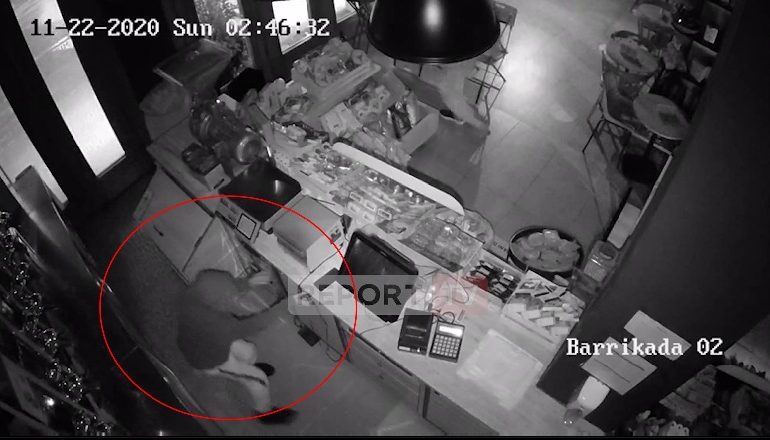 BËRËN NAMIN PËR 60 SEKONDA/ Dalin pamjet kur disa të rinj grabisin bizneset gjatë orës policore (VIDEO)