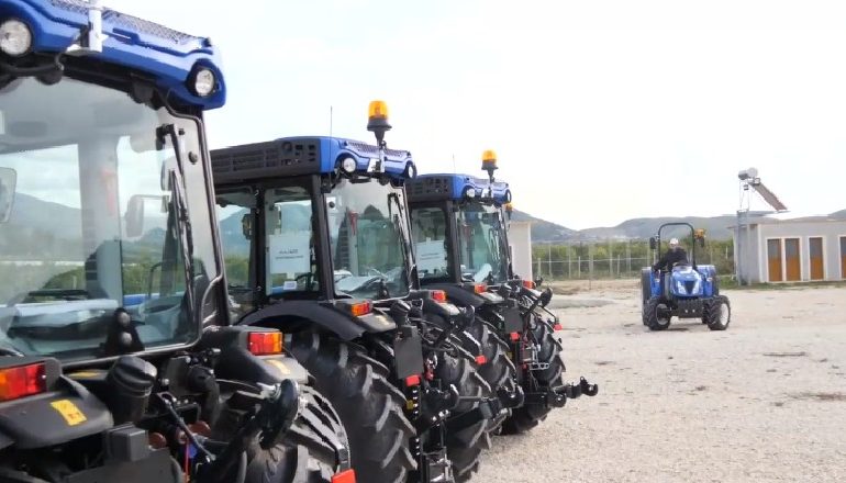 “XARRA E HISTORIVE TË SUKSESIT NË BUJQËSI”/ Rama: Traktorë të rinj me fond rreth 500 mijë euro për fermerët falë mbështetjes së IPARD