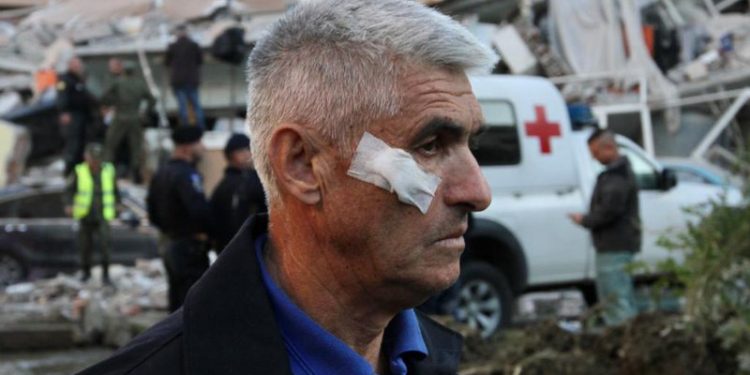 “NUK KA MOMENT QË SE KAM MENDJEN TEK ATA”/ Rrëfimi mes lotësh i të mbijetuarit nga tërmeti: Vajza ishte gjallë deri…