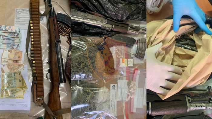 ARRESTOHEN DY TË RINJ NË KUKËS/ Kishin me vete një kallashnikov dhe municion luftarak, iu sekuestrohet dhe droga që sapo kishin blerë (DETAJE)