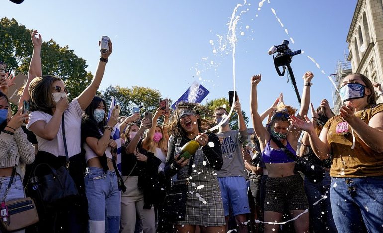 FITORJA E BIDEN/ Lot, shampanjë dhe FESTË E MADHE, ja çfarë po ndodh në SHBA