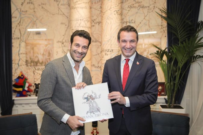 “KEMI NEVOJË PËR INKURAJIM DHE FORCË”/ Veliaj takim me tenorin e mirënjohur nga Kosova, Ramë Lahaj
