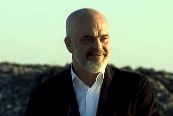“TË VJEN ZORR KUR…”/ Rama pyet durrsakët: Çfarë do nga ju Ilir Meta? Mos do Vilën e Zogut, që ta ketë e një mbi kodër veç asaj në det?