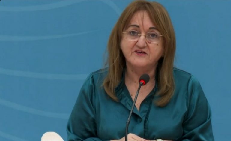 A DO MBYLLEN SHKOLLAT? Ja si përgjigjet zv.ministrja Rakacolli