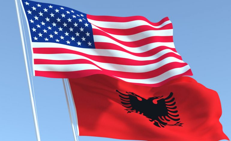 URON SHQIPTARËT PËR FESTËN E FLAMURIT/ Pompeo: Ne e përgëzojmë Shqipërinë për udhëheqjen e saj si kryesuese e OSBE-së…