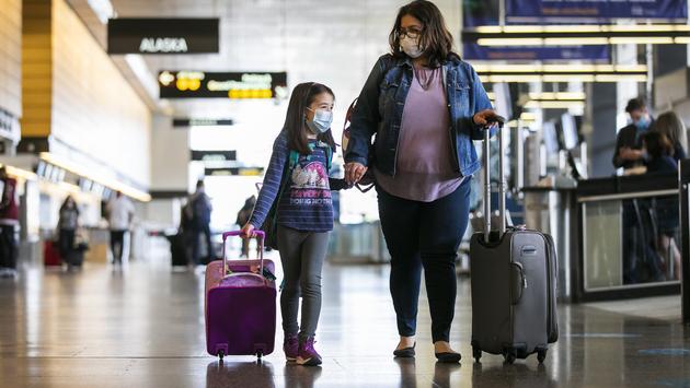 PËRHAPJA E COVID-19/ Ja çfarë duhet të dini nëse bëni testin para se të takoni familjarët