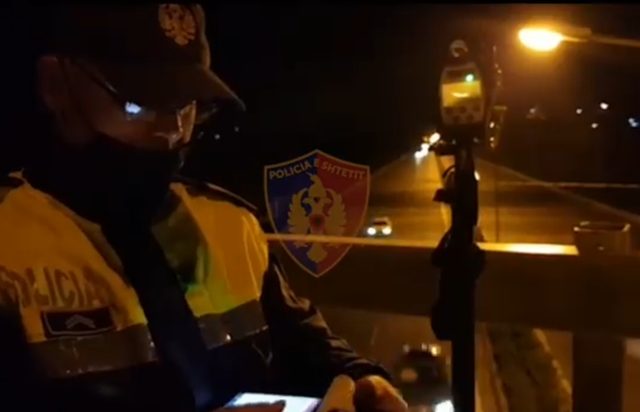 POLICIA AKSION NË AKSIN SAUK-TEG/ U pezullon lejet e drejtimit 11 shoferëve, dy të tjerë arrestohen për…(VIDEO)