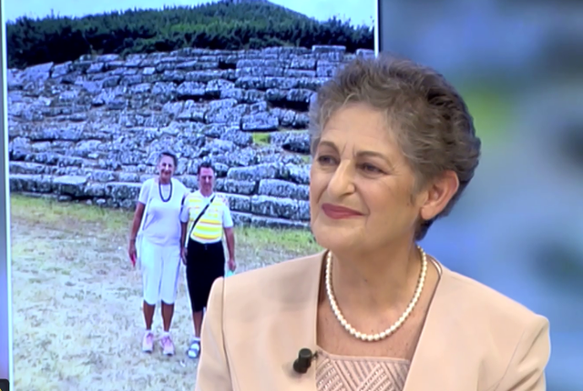 I KA MBIJETUAR KANCERIT TË GJIRIT/ Gruaja e hekurt shqiptare: Burri më braktisi se kishim djalin me sindromën Down
