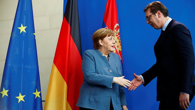 “PUNË E KRYER, KOSOVA ËSHTË E PAVARUR”/ Vuçiç tregon biseden me Merkel: Çfarë me tha në takimin e fundit