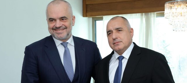 BLLOKUAN SHKUPIN/ Kryeministri bullgar telefonon Ramën: Mbështesim fuqimisht Shqipërinë