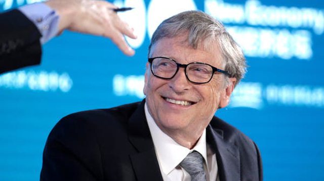 VAKSINA ANTI-COVID/ Reagon Bill Gates: Gjatë 16 muajve të ardhshëm ne…