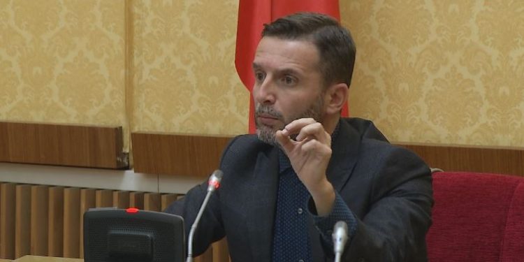 “SI TË KISHTE NDODHUR DJE…”/ Braçe kujton tërmetin: Thumanë një vit më parë, dielli do lindë përsëri