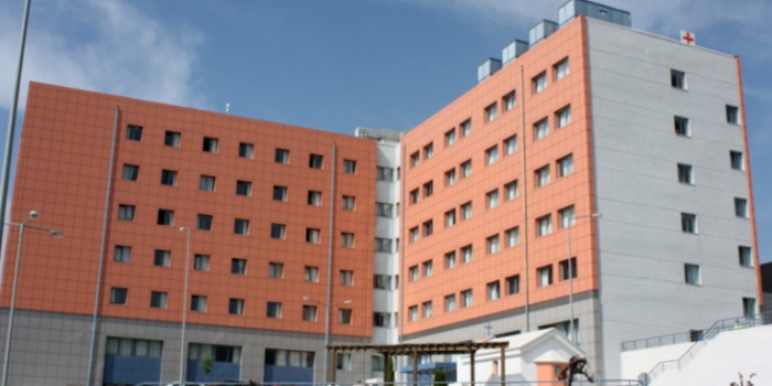 E RËNDË NË GREQI/ 52-vjeçarja e prekur nga COVID hidhet nga kati i tretë i spitalit, vdes në vend