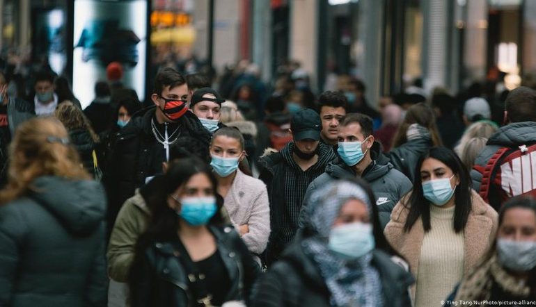 COVID-19/ Flasin ekspertët e shëndetit: Doza e koronavirusit që një person merr, përcakton se sa do të sëmuret ai