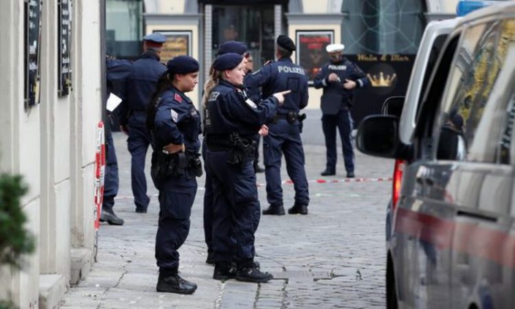 SËRISH ALARM NË VJENË/ Qytetarët në panik pas zhurmës së madhe të sirenave të 20 automjeteve, reagon policia