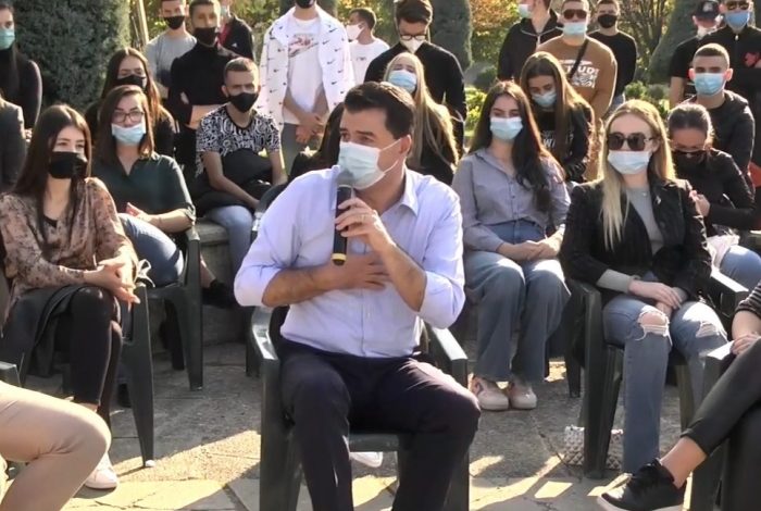 “OBOBO, TË REJA APO TË VJETRA O NJISH?” Rama kap GAFËN e Bashës: Studentëve me të ardhura mbi 640 MILIONË LEK do t’iu përgjysmohet…