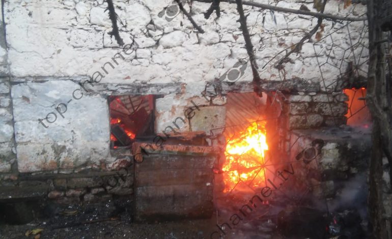 TRAGJIKE NË KOLONJË/ I digjet shtëpia, humb jetën 89-vjeçari që jetonte vetëm në fshat