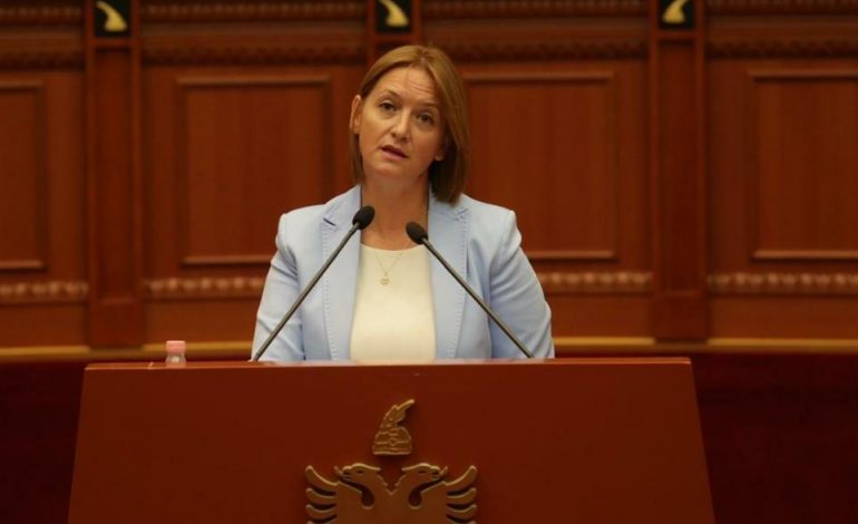 KUVEND/ Anila Denaj për projekt-buxhetin: Presim rritje ekonomike në 5.5% në 2021