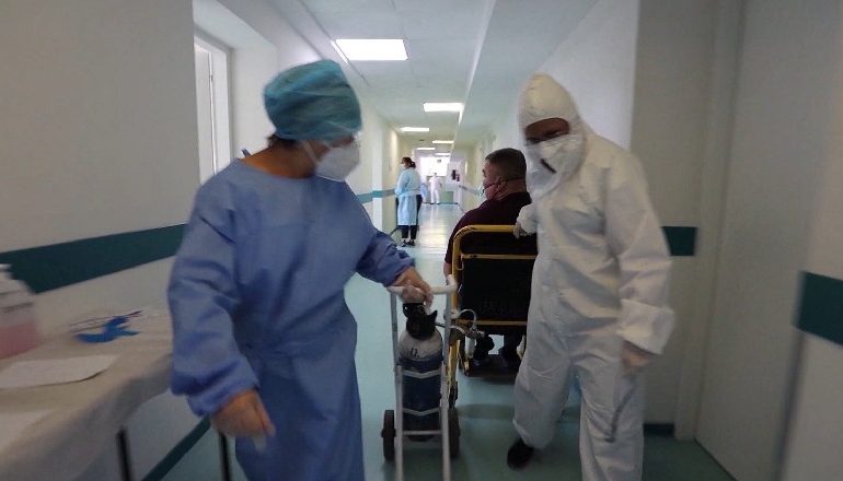 SITUATA E COVID NË SHQIPËRI/ Mjekët e FA në terren për komunitetin, në vijë të parë të rrezikut