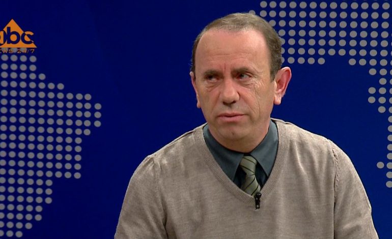 “MOMENTI MË I RREZIKSHËM…”/ Infeksionisti: Mbyllja e shkollave dhe e kafeneve e domosdoshme