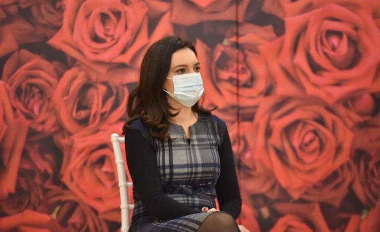 “LULI KRYETAR I FRONTIT…”/ Spiropali: Mona thotë Covidi nuk ekziston, Likja bredh pa maskë, Saliu ruhet si…