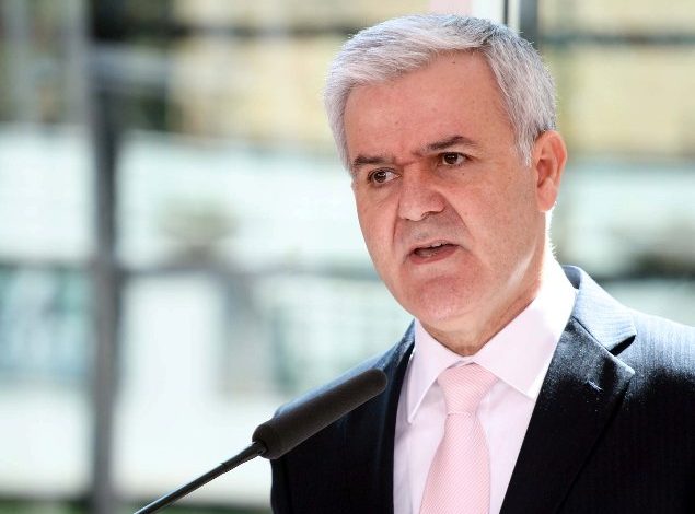 FITON BETEJËN ME COVID-19/ Fatmir Xhafaj me mesazh të fortë: Ilaçi më i mirë…