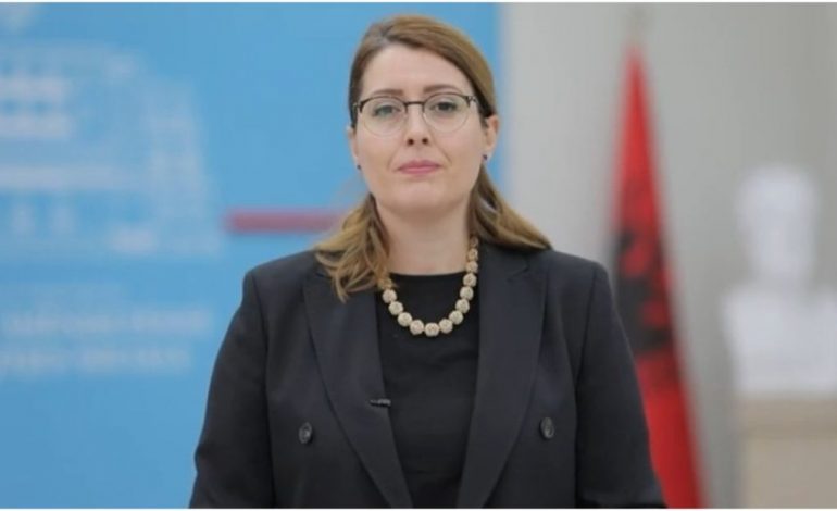 “SITUATA EPIDEMIKE ËSHTË E KONTROLLUAR”/ Manastirliu: Janë rritur vatrat e infektimit, shumica janë familjare