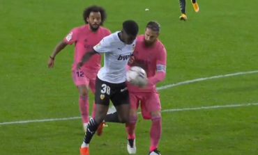 REAL MADRID NË "RËNIE TË LIRË"/ Kapiteni Ramos ngatërron sport, Valencia shënon përsëri me penallti (VIDEO)
