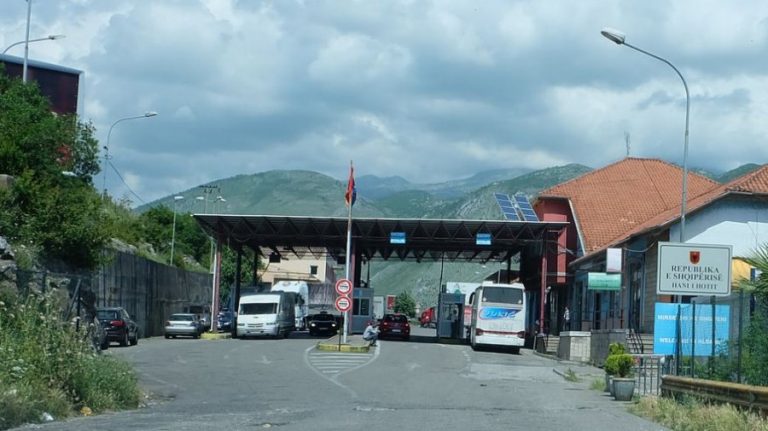 RRITJA E RASTEVE/ Drejtoria e Migracionit Shkodër: Drejt Malit të Zi mund të lëvizin vetëm ata që…