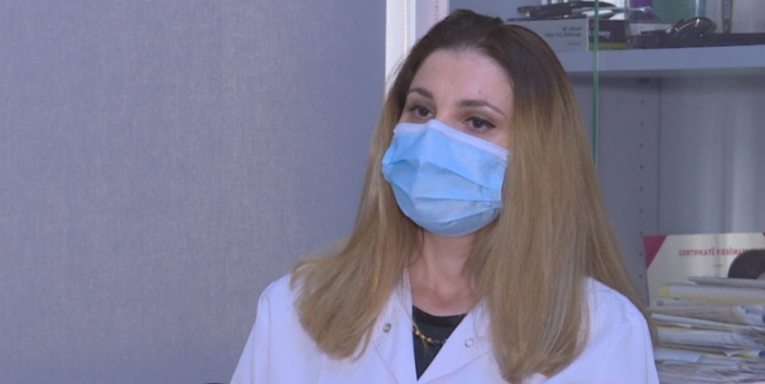 MJEKIMI PËR COVID-19 NË SHTËPI/ Mjekja: Antibiotikët dhe bombolën e oksigjenit nuk i sugjerojmë