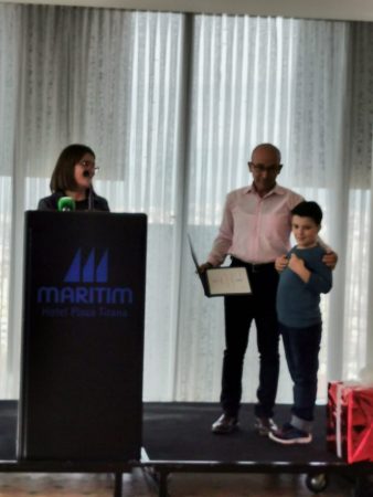 FITON ÇMIMIN “LEXUESI MË I MIRË I BIBLIOTEKËS”/ 9-vjecari: Ia kushtoj mamit dhe fëmijëve me Autizëm