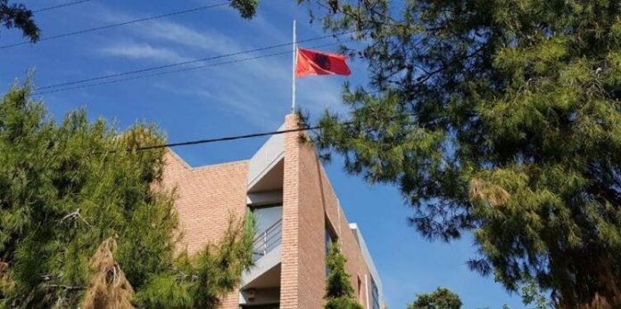 KORONAVIRUSI/ Mbyllet ambasada shqiptare në Athinë