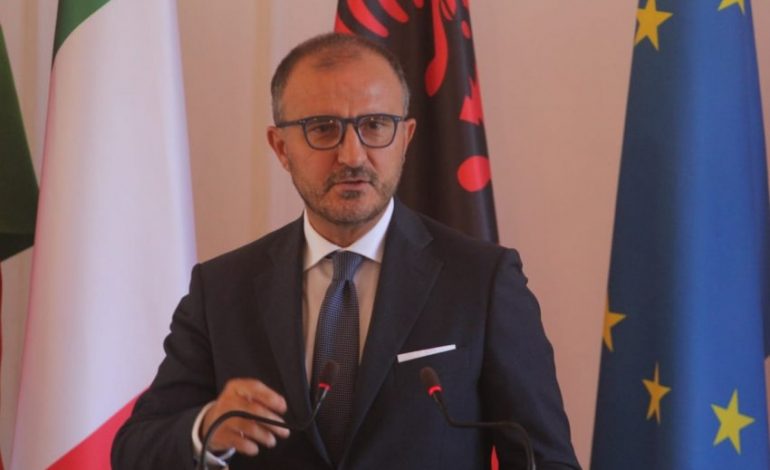 COVID-19/ Apeli i ambasadorit Soreca: Vendos maskën, ti luan rol të rëndësishëm në parandalimin e përhapjes së virusit