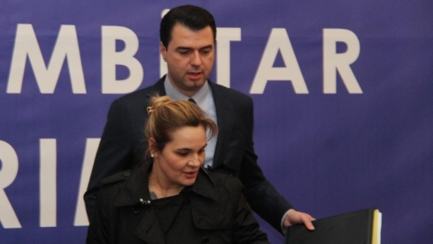 PRESION BASHËS/ Familja Meta-Kryemadhi: Vendos brenda nëntorit, o me ne o me Ramën. Boll me lojëra të fshehta