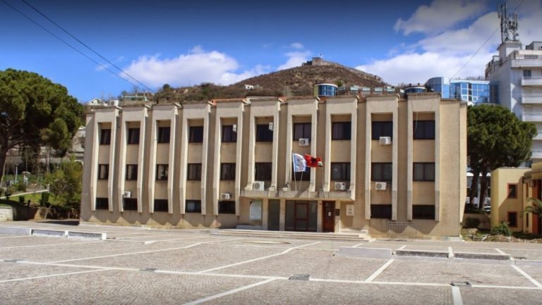 RASTE POZITIVE ME COVID-19/ Mbyllet zyra e Protokollit në Bashkinë e Lezhës dhe Biblioteka