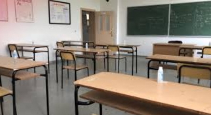 COVID-19 NË KRUJË/ 4 mësues dalin pozitivë, mbyllet shkolla. Nxënësit me temperaturë