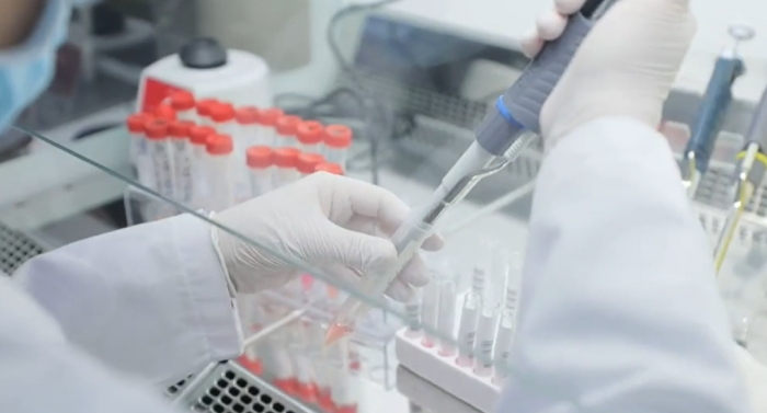 VIZITON LABORATORIN MODERN/ Manastirliu: Do rriten testimet për të gjurmuar dhe izoluar rastet me Covid