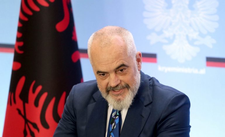 “SPITALET NË KOLAPS”/ Rama i përgjigjet Bashës me shtretër bosh nga COVID 3: Shpif, akuzon, përhap panik e nxit çorodi…