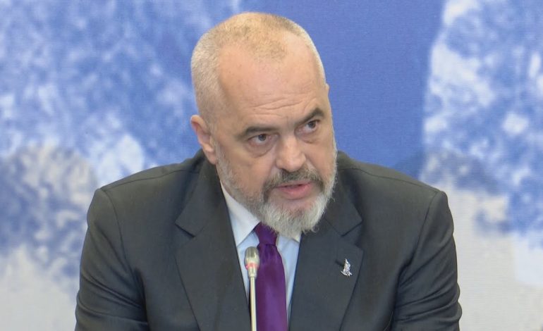 RINDËRTIMI/ Rama publikon VIDEON: Rilind shkolla e parë e shkatërruar nga tërmeti i vitit të shkuar