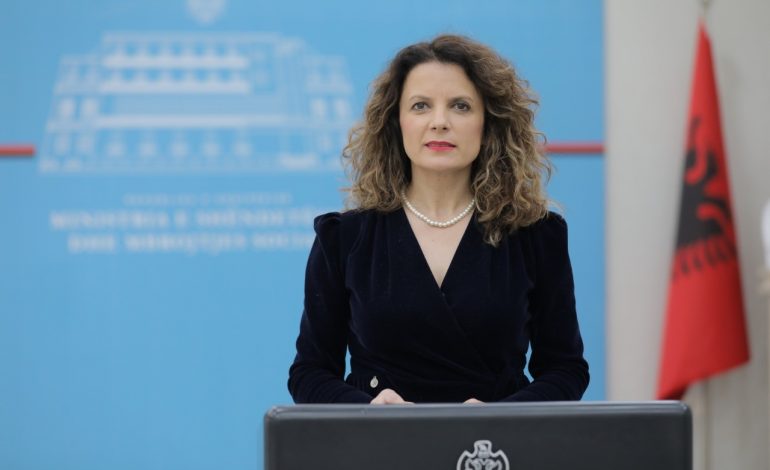 KORONAVIRUSI NË SHKOLLA/ Tomini: Nuk kemi vatra masive, mësuesit e infektuar janë zëvendësuar