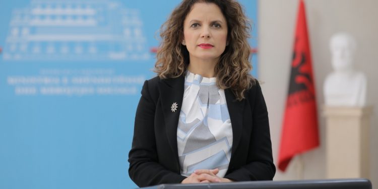 “INFEKTIMET DO SHTOHEN…”/ Tomini: Ja çfarë duhet të SHMANGNI! Shqipëria në…