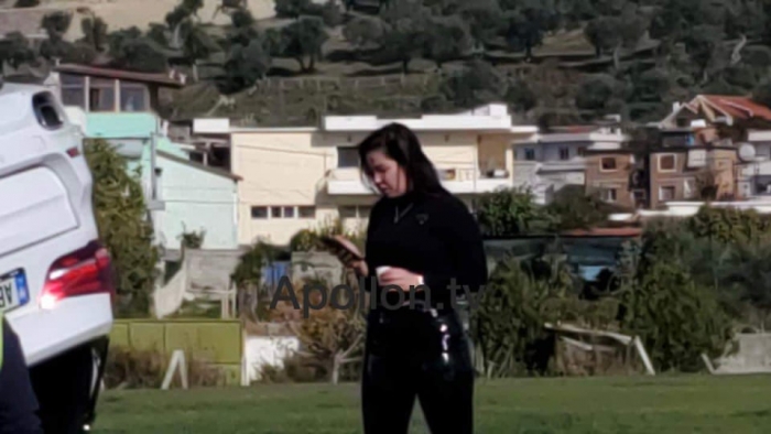 ME PLAGË NË BALLË E TELEFON NË DORË/ Ja si duket Françeska Jaçe disa minuta pas aksidentit (FOTO)