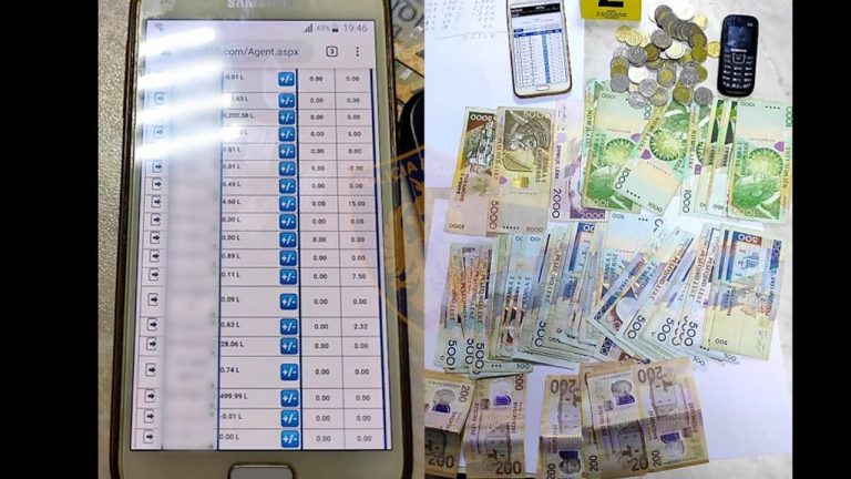 ORGANIZOI LOJRAT E FATIT/ Pranga 46-vjeçarit në Poliçan, i sekuestrohen lekët dhe aparati celular